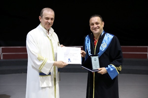 KTÜ Diş Hekimliği Fakültesi'nde Mezuniyet Coşkusu. Foto Haber 6