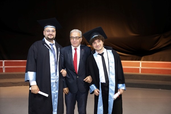 KTÜ Diş Hekimliği Fakültesi'nde Mezuniyet Coşkusu. Foto Haber 8