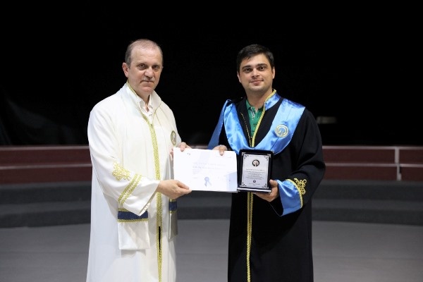 KTÜ Diş Hekimliği Fakültesi'nde Mezuniyet Coşkusu. Foto Haber 9