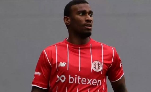 Trabzonspor'un da gündeminde olan Haji Wright’tan 3 yıllık imza 2