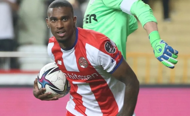 Trabzonspor'un da gündeminde olan Haji Wright’tan 3 yıllık imza 3