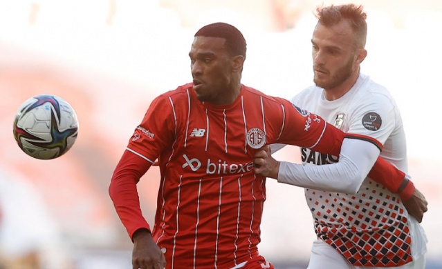 Trabzonspor'un da gündeminde olan Haji Wright’tan 3 yıllık imza 9