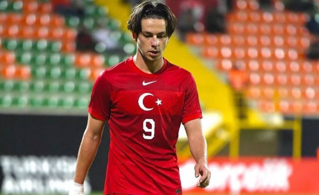 Enis Destan'a çifte talip! 2 ayrı ülkeden Trabzonspor'un kapısını çalacaklar. Foto Haber 10