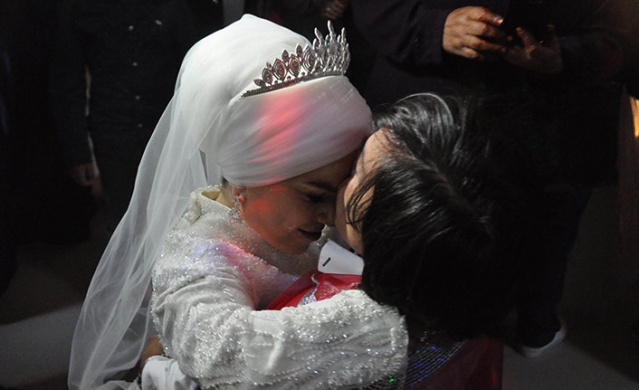 Sosyal medyadan tanışan 108 cm boyundaki çift evlendi 4