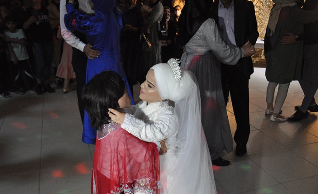 Sosyal medyadan tanışan 108 cm boyundaki çift evlendi 3