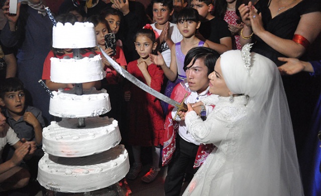 Sosyal medyadan tanışan 108 cm boyundaki çift evlendi 8