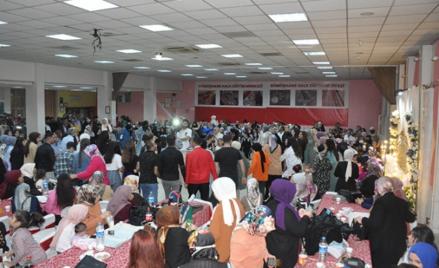 Sosyal medyadan tanışan 108 cm boyundaki çift evlendi 12