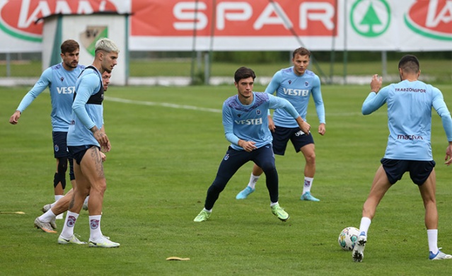Trabzonspor günü çift antrenman ile tamamladı. Foto Haber 10
