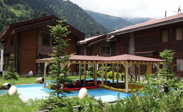 Uzungöl'e turist akını; günlüğü 300 dolara 'bungalov ev' Foto Haber 10