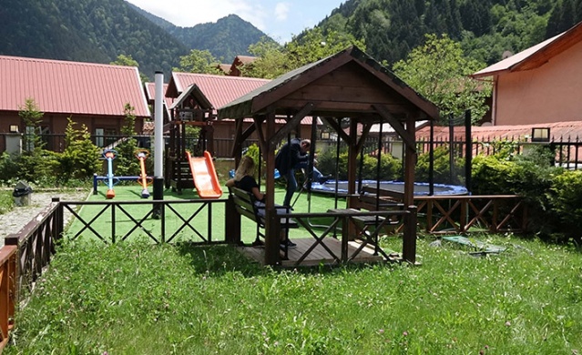 Uzungöl'e turist akını; günlüğü 300 dolara 'bungalov ev' Foto Haber 9