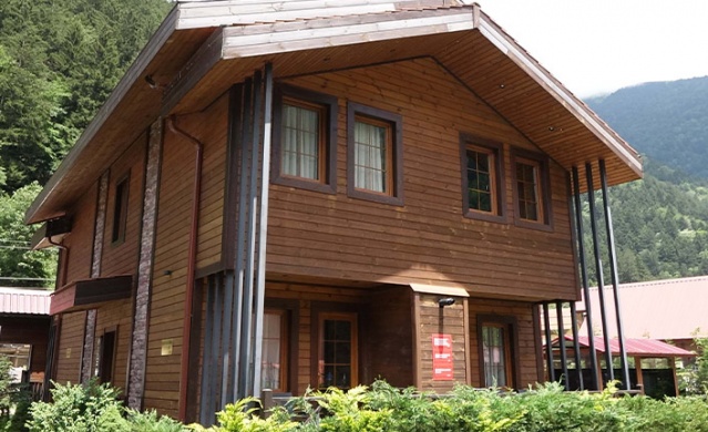 Uzungöl'e turist akını; günlüğü 300 dolara 'bungalov ev' Foto Haber 7