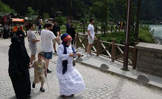 Uzungöl'e turist akını; günlüğü 300 dolara 'bungalov ev' Foto Haber 4
