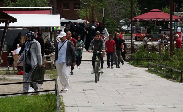 Uzungöl'e turist akını; günlüğü 300 dolara 'bungalov ev' Foto Haber 3