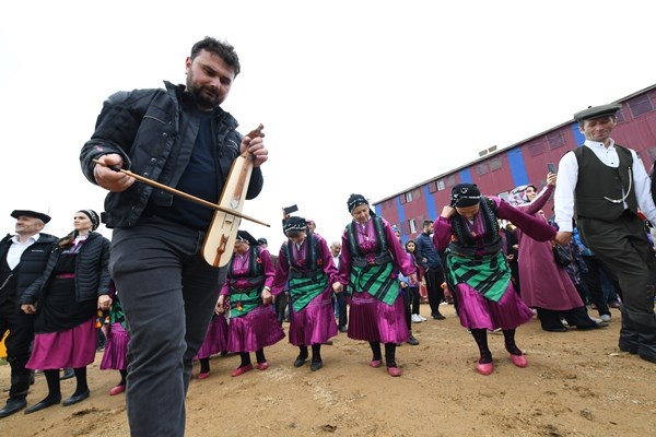 Kadırga Otçu Şenliği renkli görüntülere sahne oldu. Foto Haber 8