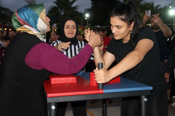 Akçaabat’ta bilek güreşi turnuvası yapıldı. Foto Galeri 2