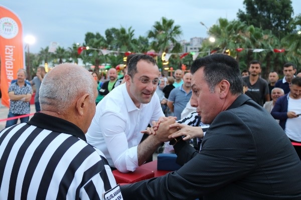 Akçaabat’ta bilek güreşi turnuvası yapıldı. Foto Galeri 4