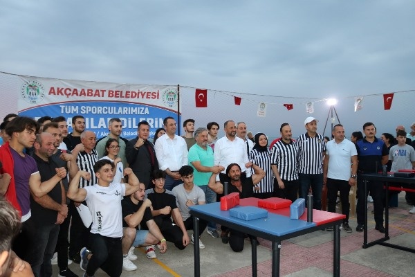 Akçaabat’ta bilek güreşi turnuvası yapıldı. Foto Galeri 3