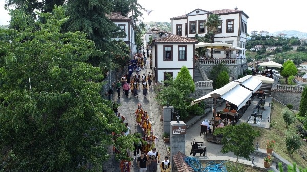 Akçaabat’ta festival kapsamında kültür gezisi yapıldı. Foto Haber 3