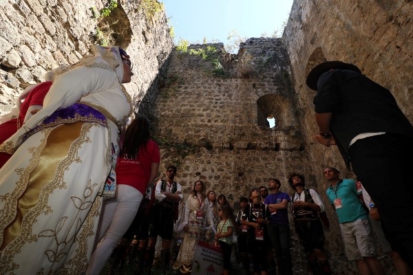 Akçaabat’ta festival kapsamında kültür gezisi yapıldı. Foto Haber 10