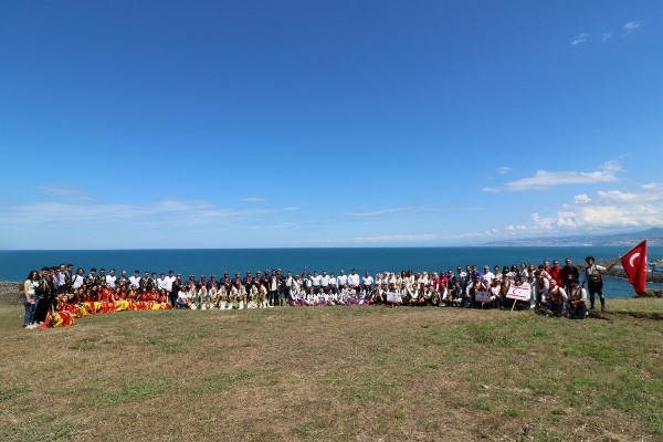 Akçaabat’ta festival kapsamında kültür gezisi yapıldı. Foto Haber 8