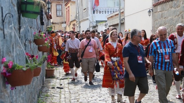 Akçaabat’ta festival kapsamında kültür gezisi yapıldı. Foto Haber 14