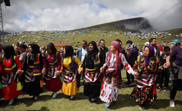 2 asırdır düzenlenen yayla şenliğine Şenol Güneş de katıldı 1