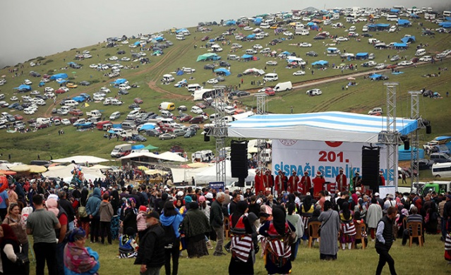 2 asırdır düzenlenen yayla şenliğine Şenol Güneş de katıldı 7