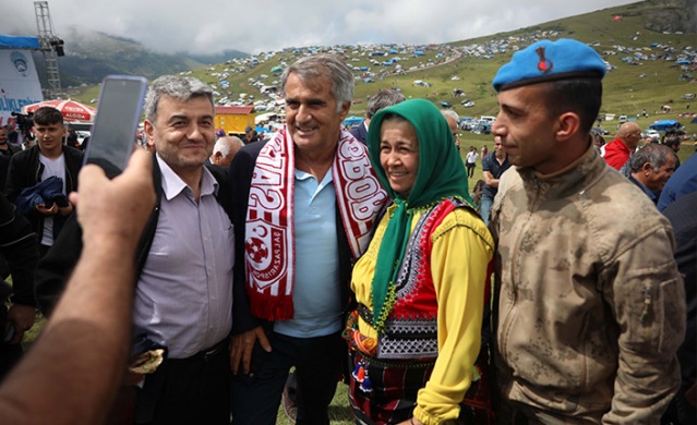 2 asırdır düzenlenen yayla şenliğine Şenol Güneş de katıldı 5