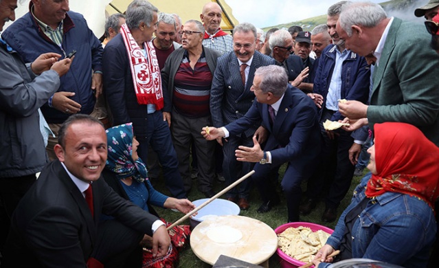 2 asırdır düzenlenen yayla şenliğine Şenol Güneş de katıldı 4