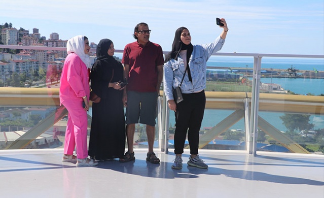 Dev çay bardağı yoğun ilgi görüyor. Foto Galeri 2