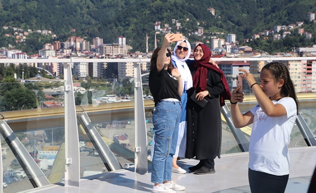 Dev çay bardağı yoğun ilgi görüyor. Foto Galeri 6