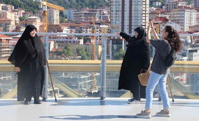 Dev çay bardağı yoğun ilgi görüyor. Foto Galeri 8