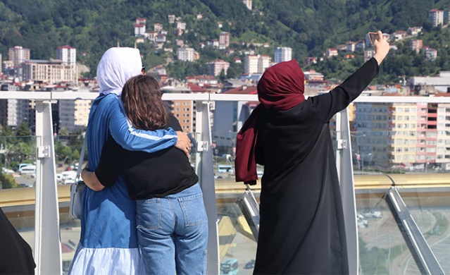 Dev çay bardağı yoğun ilgi görüyor. Foto Galeri 7
