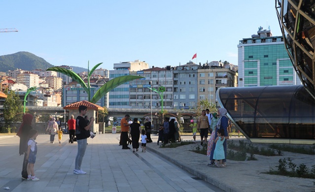 Dev çay bardağı yoğun ilgi görüyor. Foto Galeri 5
