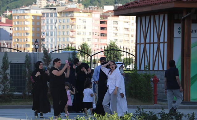 Dev çay bardağı yoğun ilgi görüyor. Foto Galeri 9