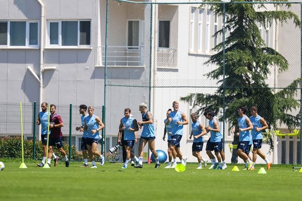 Trabzonspor Süper Kupa Finali'nde karşılaşacağı Sivasspor müsabakasına hazırlanıyor 13