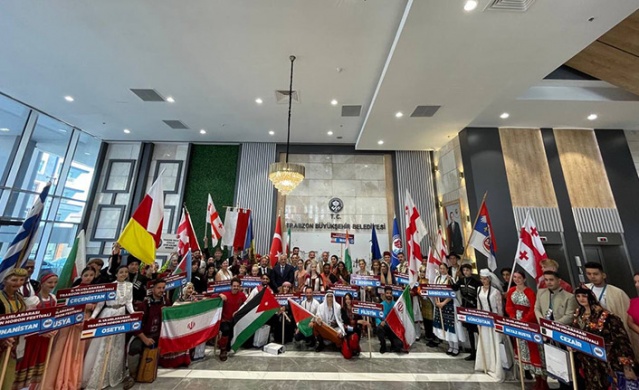 Uluslararası horon festivali coşkulu başladı. 28 Temmuz 2022 11