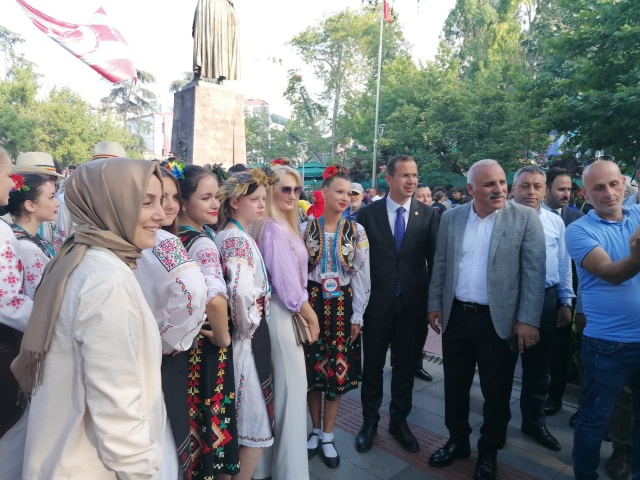 Trabzon'da horon festivali renkli görüntülerle başladı. 15 Eylül 2022 14