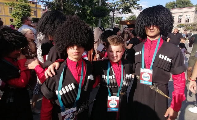 Trabzon'da horon festivali renkli görüntülerle başladı. 15 Eylül 2022 6