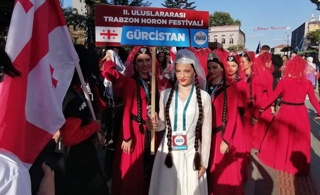 Trabzon'da horon festivali renkli görüntülerle başladı. 15 Eylül 2022 5