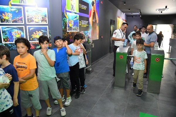 Trabzon Akvaryumu kaç kişi ziyaret etti! Turistler ilgi gösteriyor. Foto Haber 11