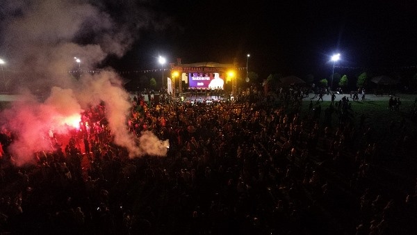 Akçaabat’ta kupa maçı hep beraber izlendi. Foto Galeri 4