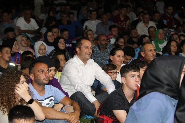 Akçaabat’ta kupa maçı hep beraber izlendi. Foto Galeri 2