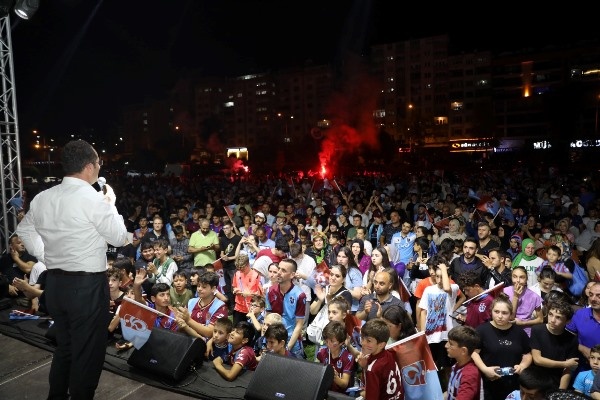 Akçaabat’ta kupa maçı hep beraber izlendi. Foto Galeri 11