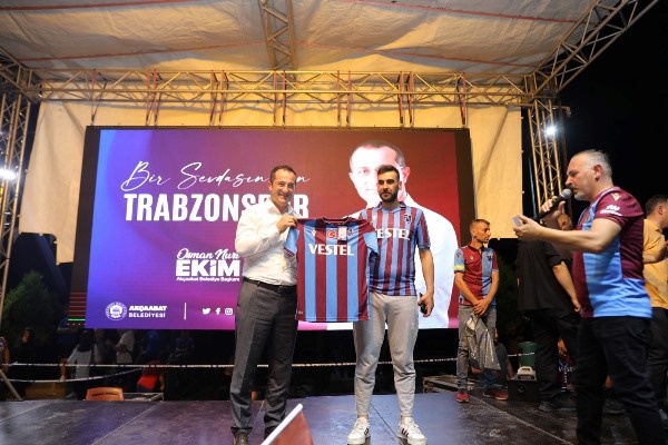 Akçaabat’ta kupa maçı hep beraber izlendi. Foto Galeri 3