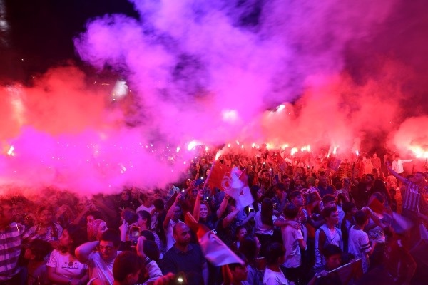 Akçaabat’ta kupa maçı hep beraber izlendi. Foto Galeri 9