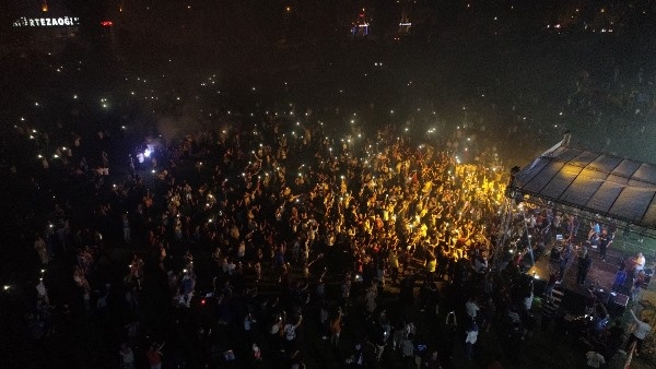 Akçaabat’ta kupa maçı hep beraber izlendi. Foto Galeri 7