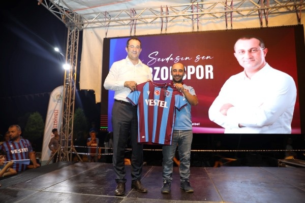 Akçaabat’ta kupa maçı hep beraber izlendi. Foto Galeri 12