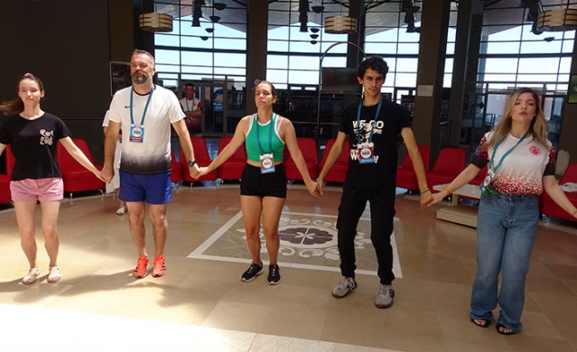 Trabzon'da 3 kıtaya horon dersi. Foto Haber 5