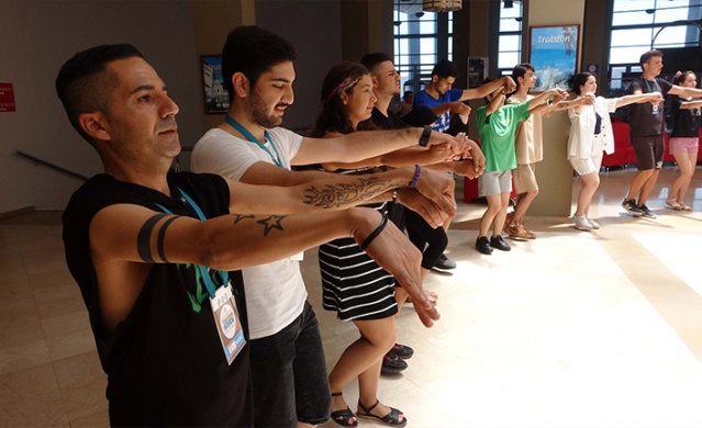 Trabzon'da 3 kıtaya horon dersi. Foto Haber 6